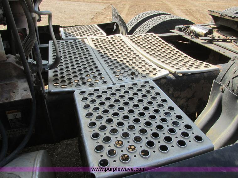 image for item I6208 1997 Kenworth T2000 semi truck