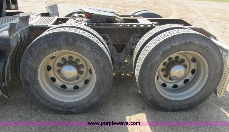 image for item I6208 1997 Kenworth T2000 semi truck