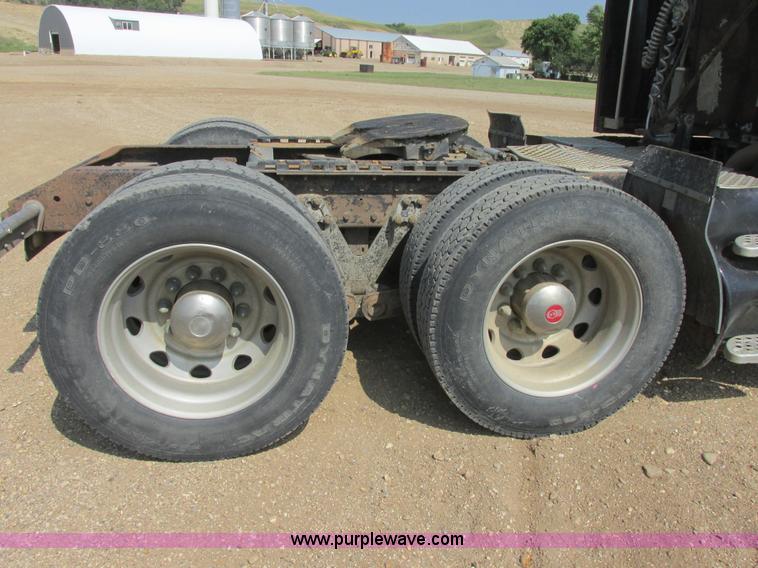 image for item I6208 1997 Kenworth T2000 semi truck