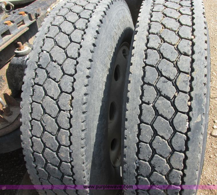 image for item I6208 1997 Kenworth T2000 semi truck