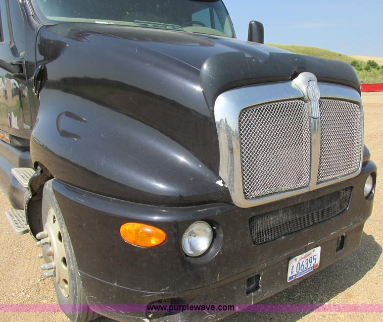 image for item I6208 1997 Kenworth T2000 semi truck