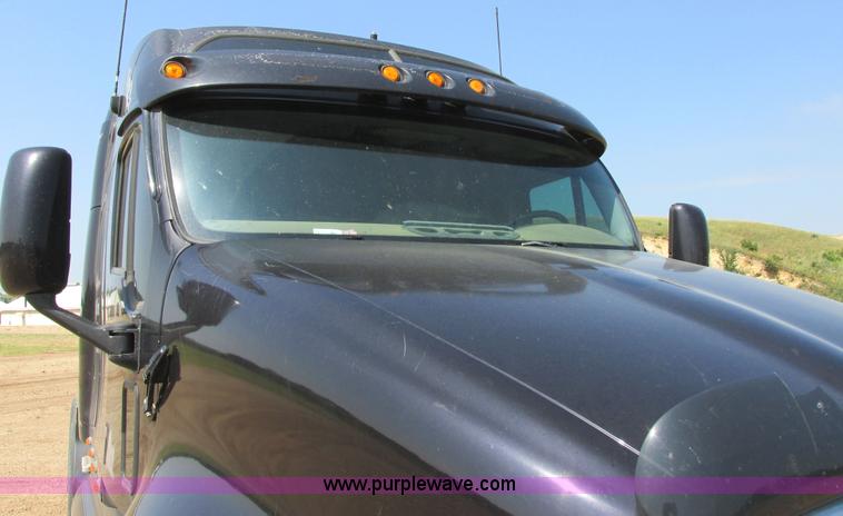 image for item I6208 1997 Kenworth T2000 semi truck