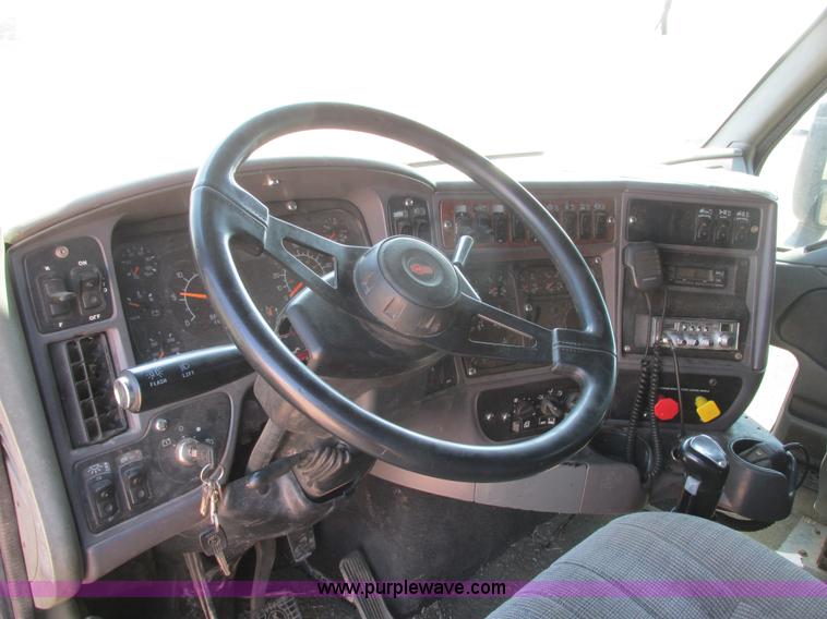 image for item I6208 1997 Kenworth T2000 semi truck