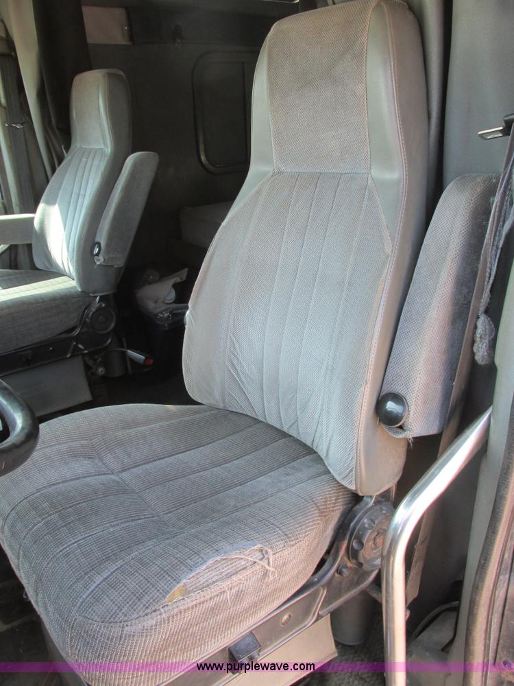 image for item I6208 1997 Kenworth T2000 semi truck