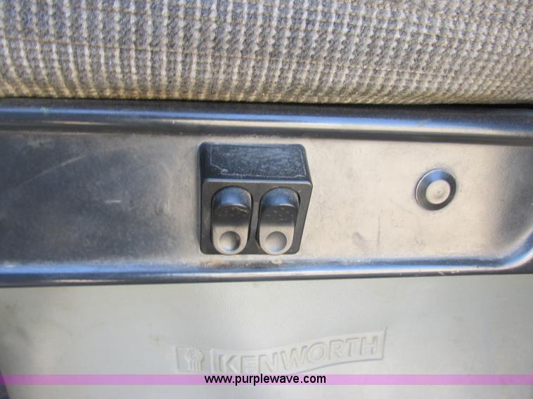 image for item I6208 1997 Kenworth T2000 semi truck