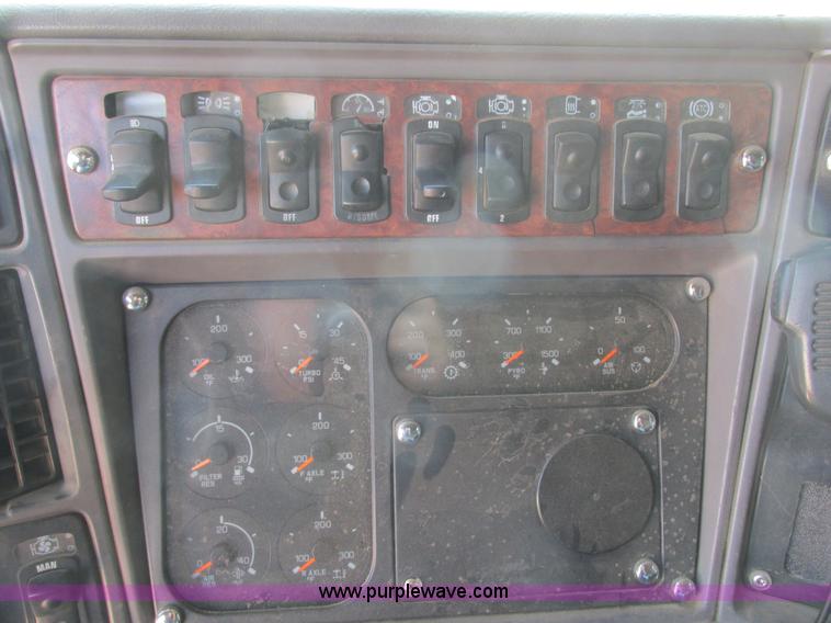 image for item I6208 1997 Kenworth T2000 semi truck