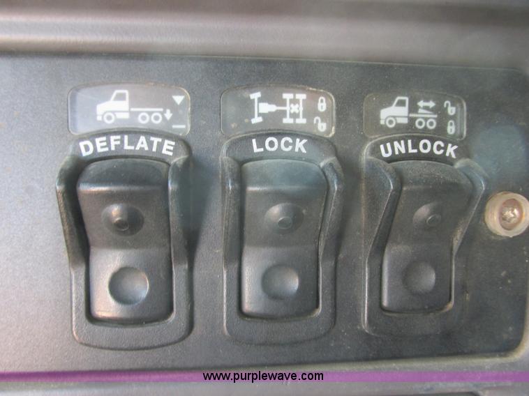 image for item I6208 1997 Kenworth T2000 semi truck