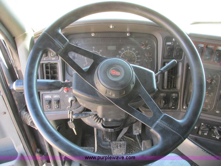 image for item I6208 1997 Kenworth T2000 semi truck
