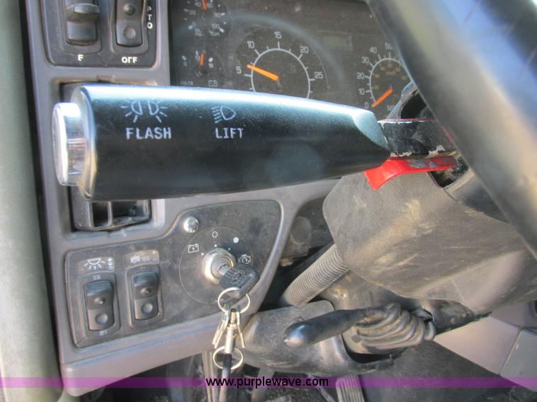 image for item I6208 1997 Kenworth T2000 semi truck