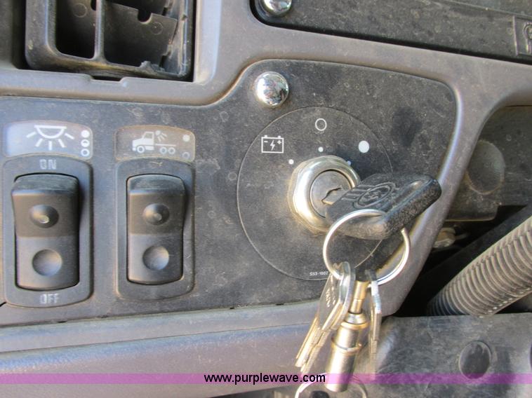 image for item I6208 1997 Kenworth T2000 semi truck