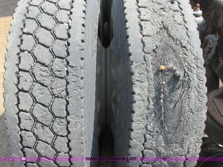 image for item I6208 1997 Kenworth T2000 semi truck