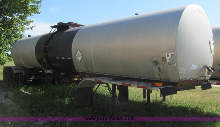 image for item I8997 1979 Fruehauf TEH-F2-R tank trailer