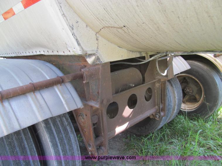 image for item I8997 1979 Fruehauf TEH-F2-R tank trailer