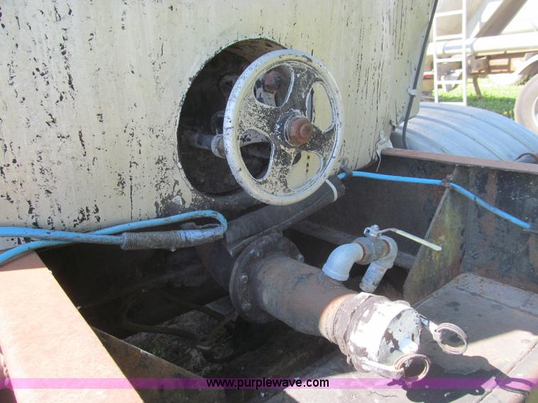 image for item I8997 1979 Fruehauf TEH-F2-R tank trailer