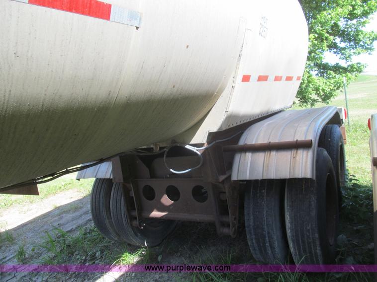 image for item I8997 1979 Fruehauf TEH-F2-R tank trailer
