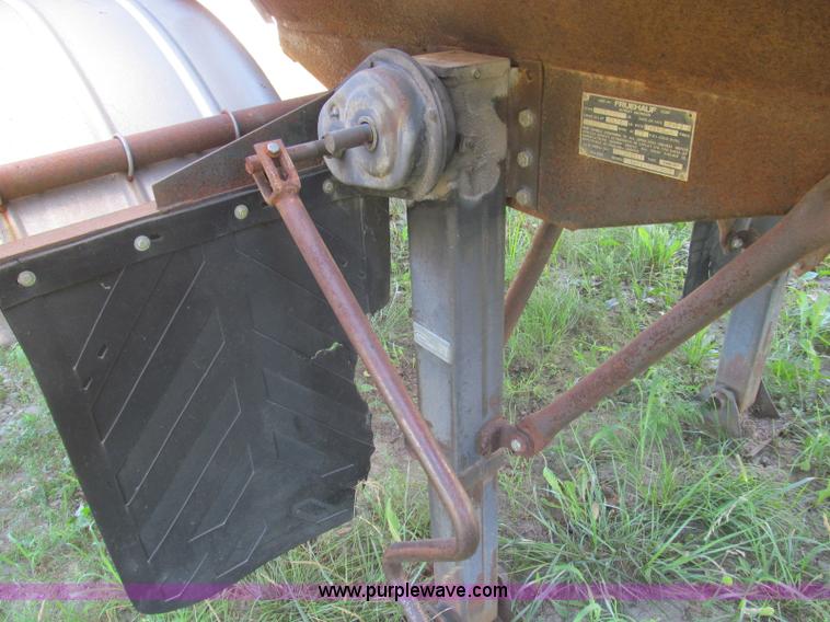 image for item I8997 1979 Fruehauf TEH-F2-R tank trailer