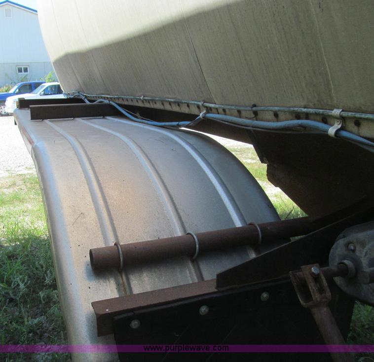 image for item I8997 1979 Fruehauf TEH-F2-R tank trailer