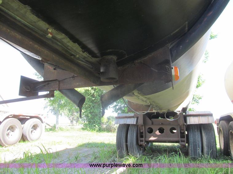 image for item I8997 1979 Fruehauf TEH-F2-R tank trailer