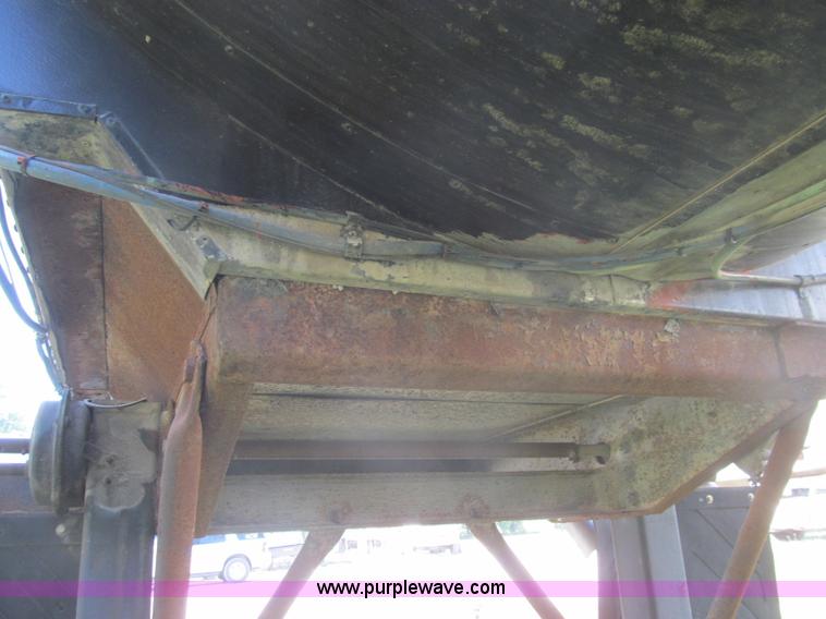 image for item I8997 1979 Fruehauf TEH-F2-R tank trailer