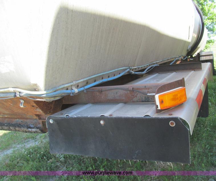 image for item I8997 1979 Fruehauf TEH-F2-R tank trailer