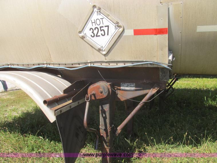 image for item I8998 1979 Fruehauf TEH-F2-R tank trailer