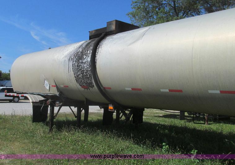 image for item I8998 1979 Fruehauf TEH-F2-R tank trailer