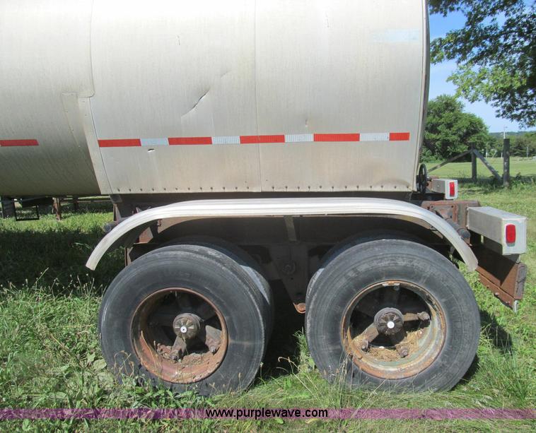 image for item I8998 1979 Fruehauf TEH-F2-R tank trailer