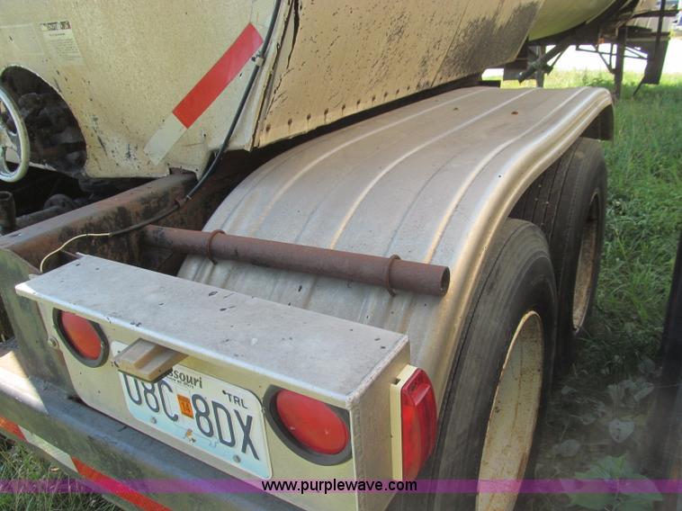 image for item I8998 1979 Fruehauf TEH-F2-R tank trailer