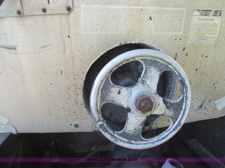 image for item I8998 1979 Fruehauf TEH-F2-R tank trailer