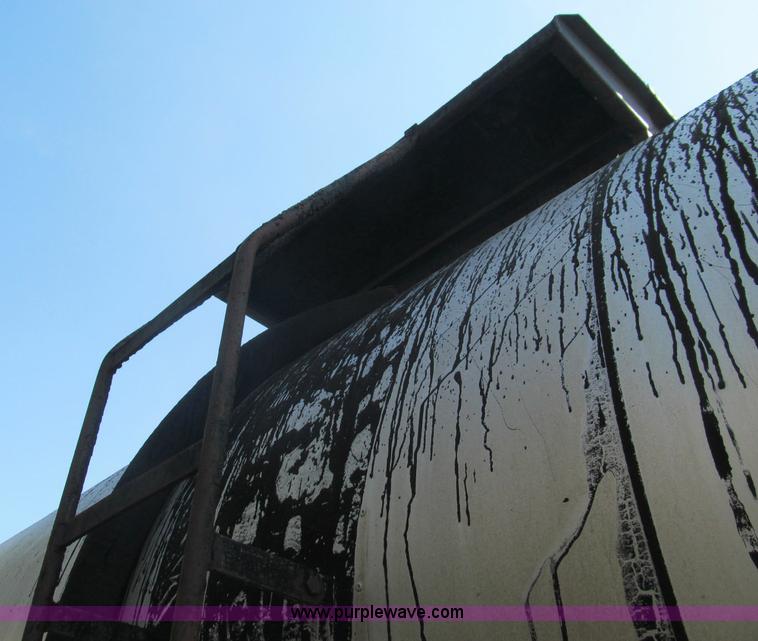 image for item I8998 1979 Fruehauf TEH-F2-R tank trailer