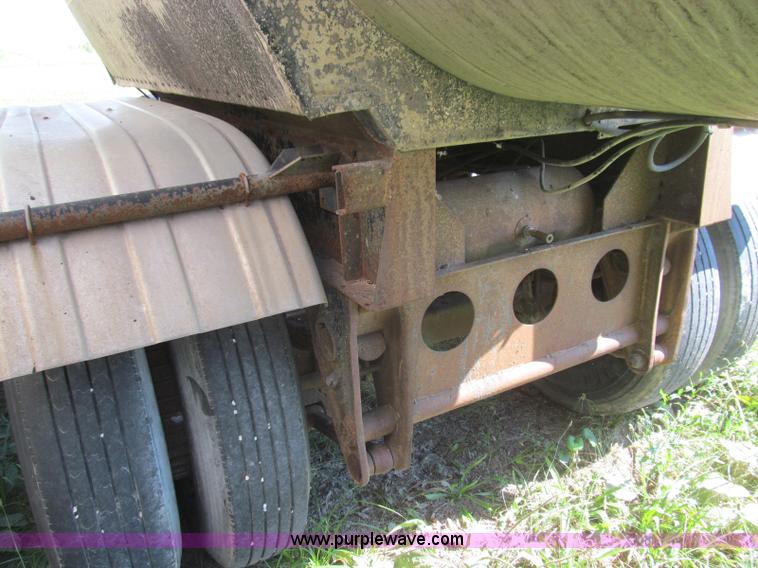 image for item I8998 1979 Fruehauf TEH-F2-R tank trailer