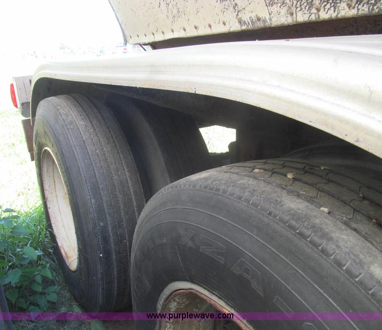 image for item I8998 1979 Fruehauf TEH-F2-R tank trailer