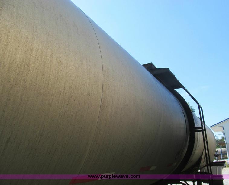 image for item I8998 1979 Fruehauf TEH-F2-R tank trailer