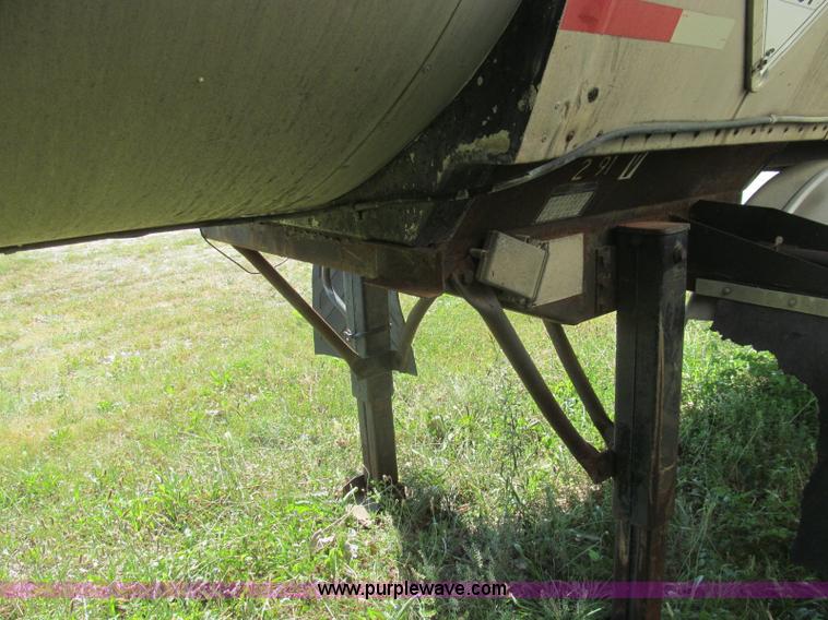 image for item I8998 1979 Fruehauf TEH-F2-R tank trailer