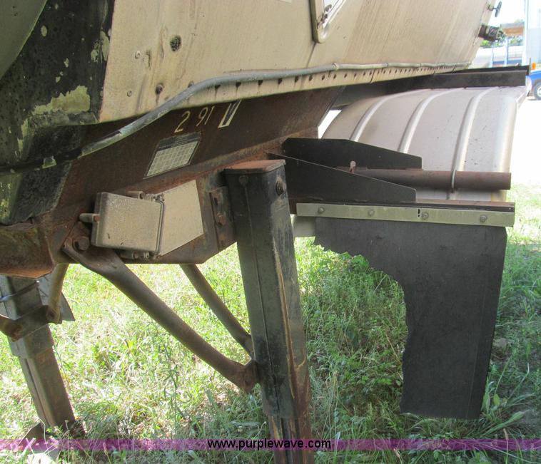 image for item I8998 1979 Fruehauf TEH-F2-R tank trailer