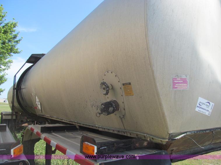 image for item I8998 1979 Fruehauf TEH-F2-R tank trailer