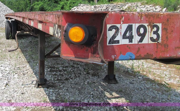image for item Z9186 1995 Great Dane flatbed trailer