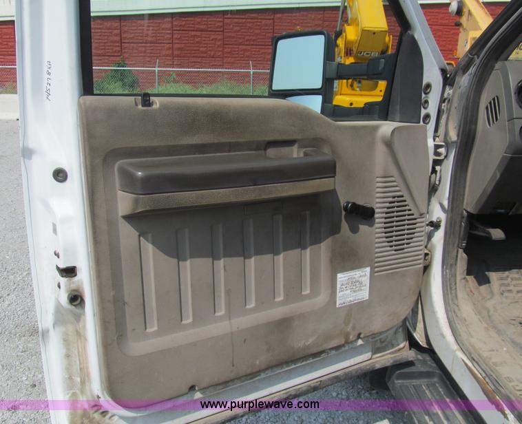image for item H8880 2008 Ford F550 Super Duty XL service truck