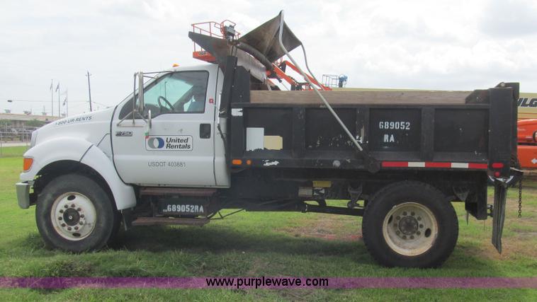 image for item H8884 2007 Ford F750 Super Duty XL dump truck
