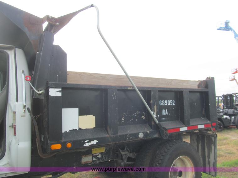 image for item H8884 2007 Ford F750 Super Duty XL dump truck