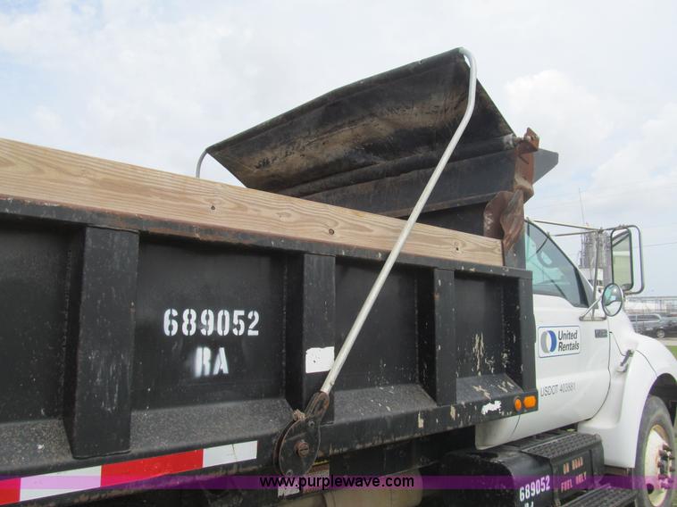 image for item H8884 2007 Ford F750 Super Duty XL dump truck
