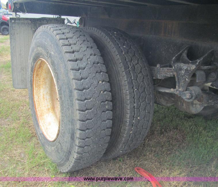 image for item H8884 2007 Ford F750 Super Duty XL dump truck