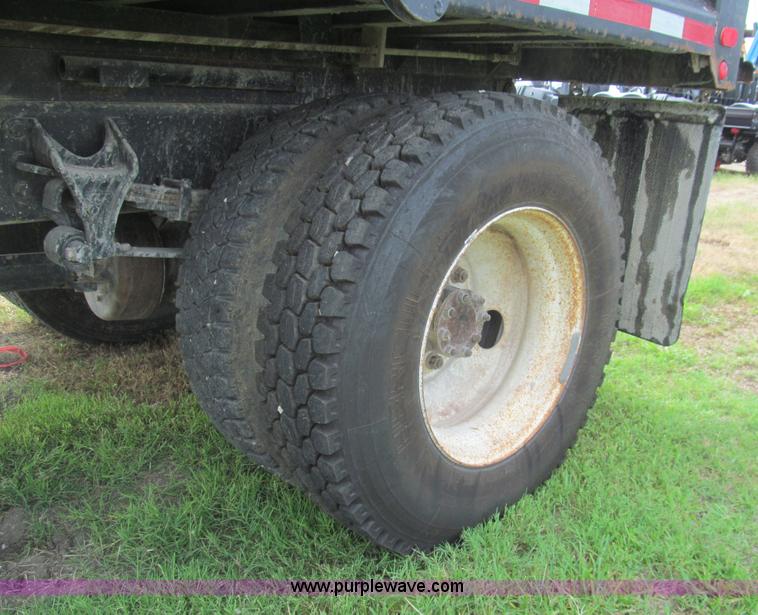 image for item H8884 2007 Ford F750 Super Duty XL dump truck