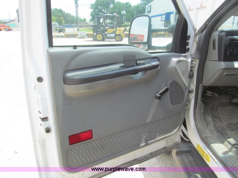 image for item H8886 2006 Ford F550 Super Duty XL service truck