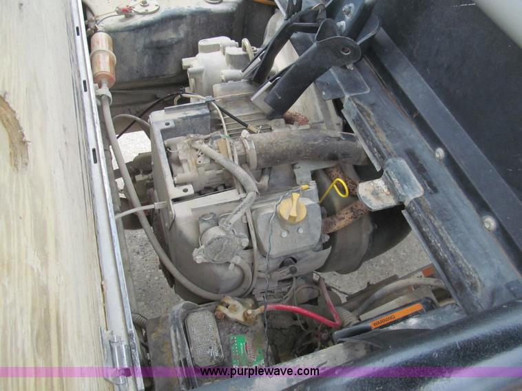 image for item H8891 2008 Club Car XRT Intellitrak utility vehicle