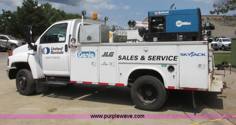 image for item I6201 2006 Chevrolet Kodiak 5500 service truck with crane