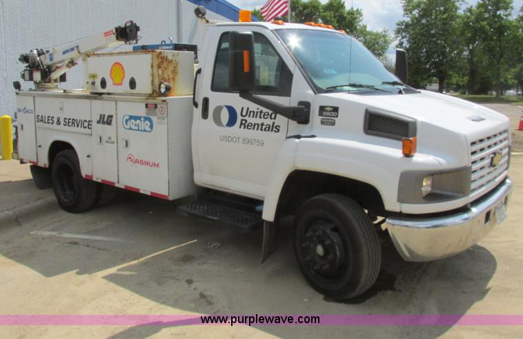image for item I6201 2006 Chevrolet Kodiak 5500 service truck with crane