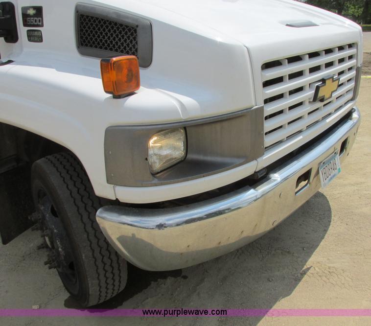 image for item I6201 2006 Chevrolet Kodiak 5500 service truck with crane