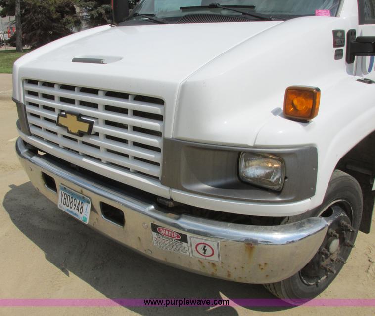 image for item I6201 2006 Chevrolet Kodiak 5500 service truck with crane