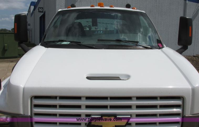 image for item I6201 2006 Chevrolet Kodiak 5500 service truck with crane